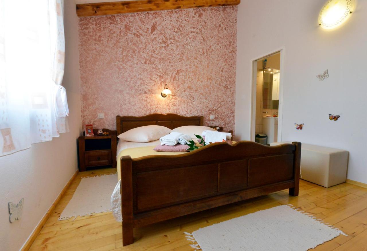 Bed And Breakfast Casa Rustica Vodnjan Esterno foto