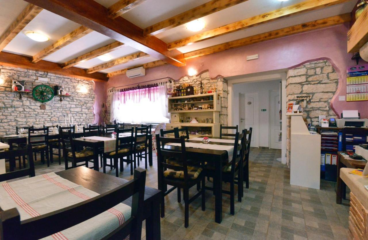 Bed And Breakfast Casa Rustica Vodnjan Esterno foto